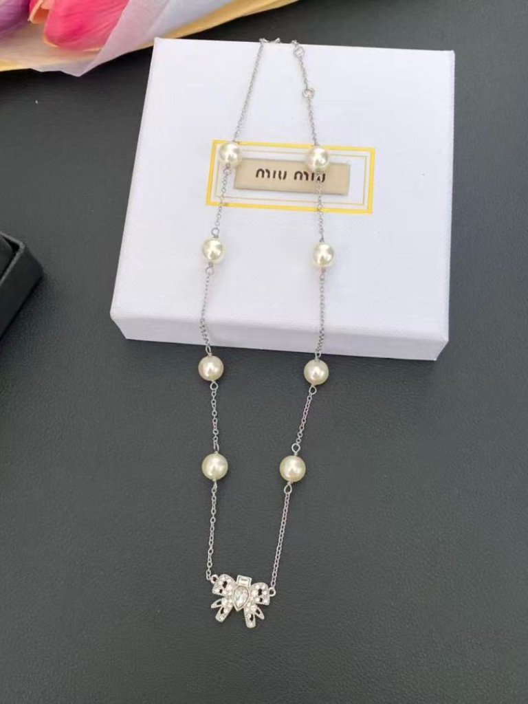 Miu Miu Necklace Thentic 100%